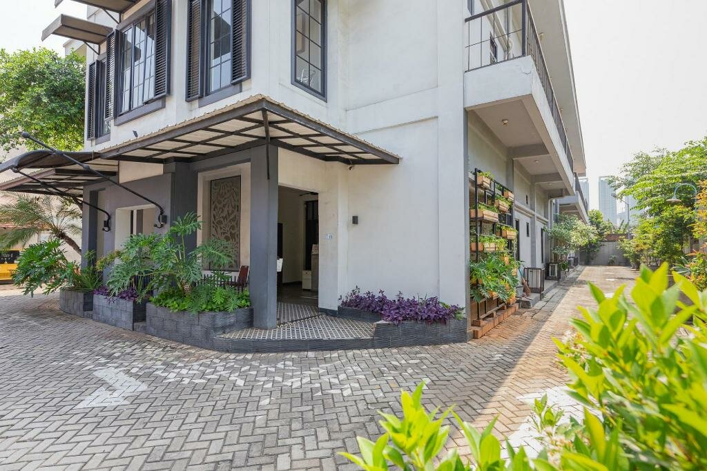 Hotel RedDoorz Plus near Mall Slipi Jaya, Jakarta, photo