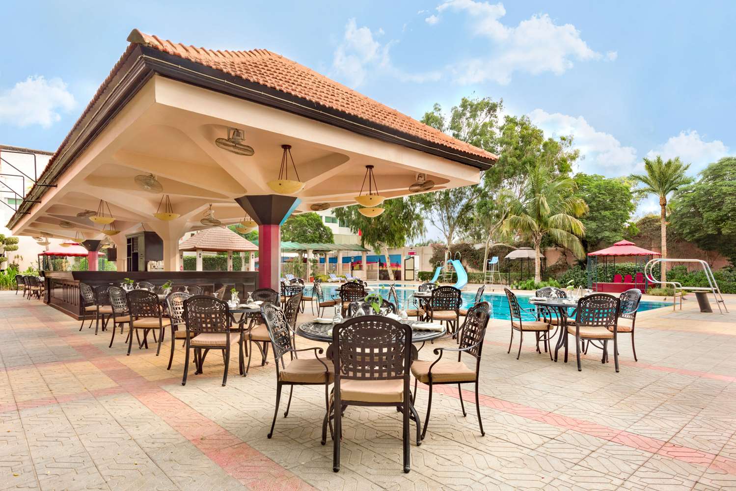 Фото Ramada Plaza by Wyndham Karachi Airport Hotel