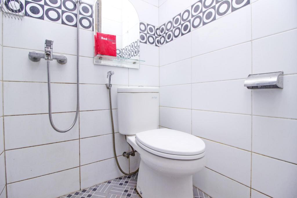 Фото RedDoorz Plus near Isola Upi