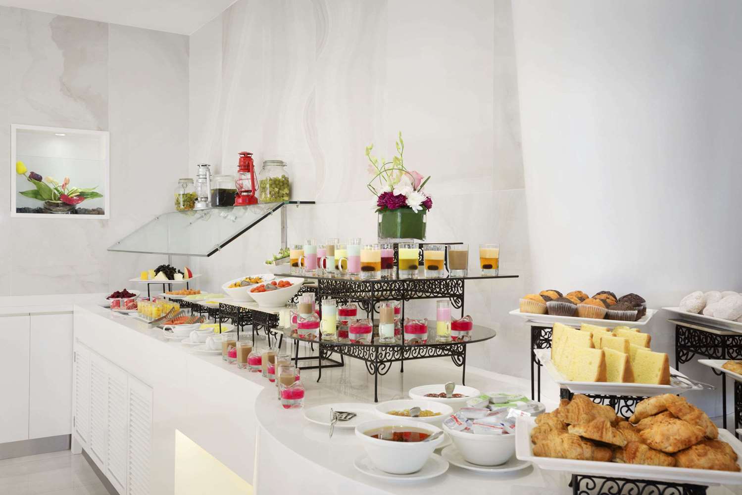 Фото Ramada by Wyndham Abu Dhabi Corniche