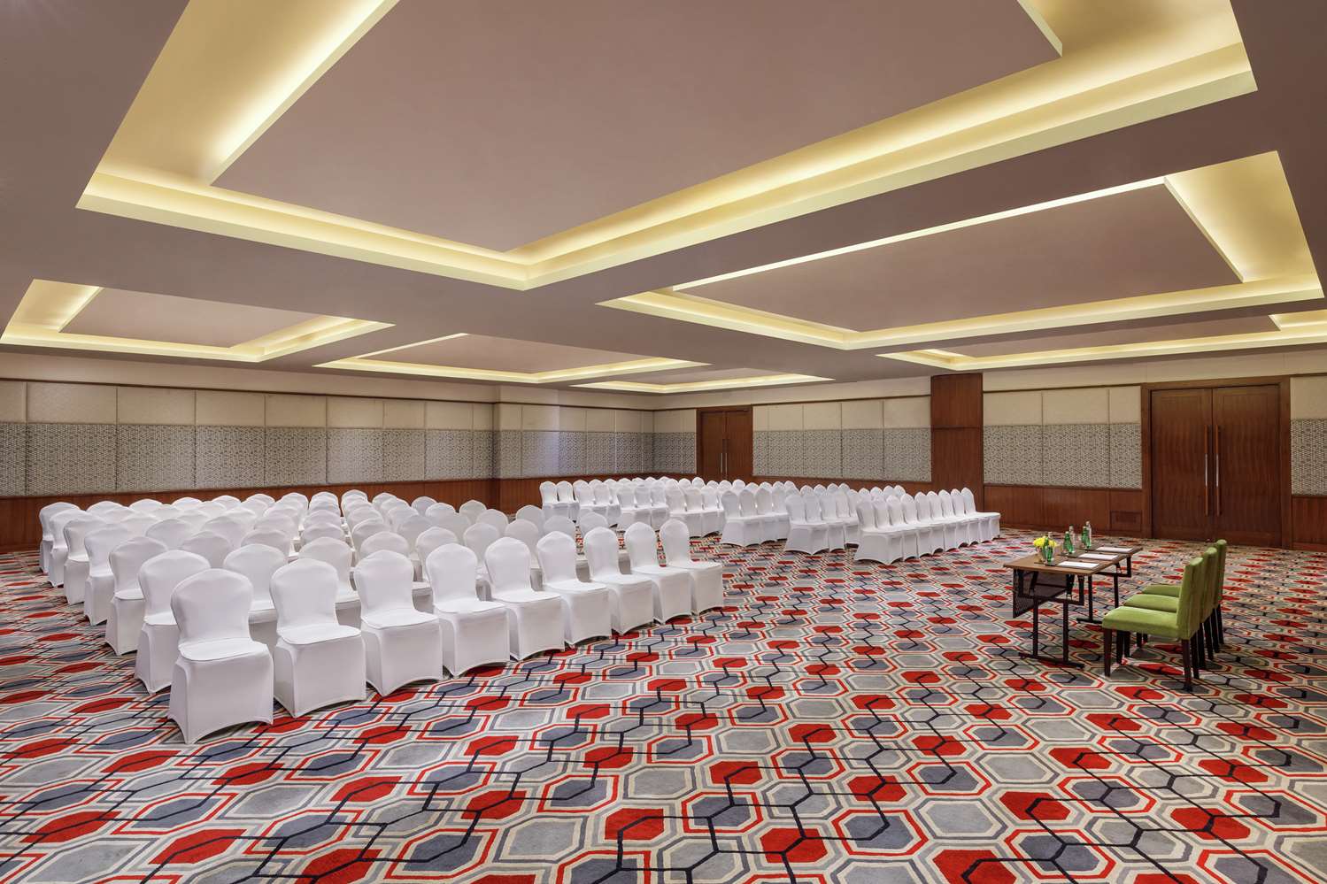 Фото DoubleTree by Hilton Hotel Gurgaon - New Delhi NCR