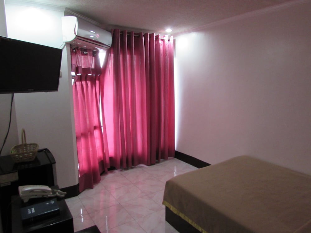 Фото Oyster Plaza Hotel