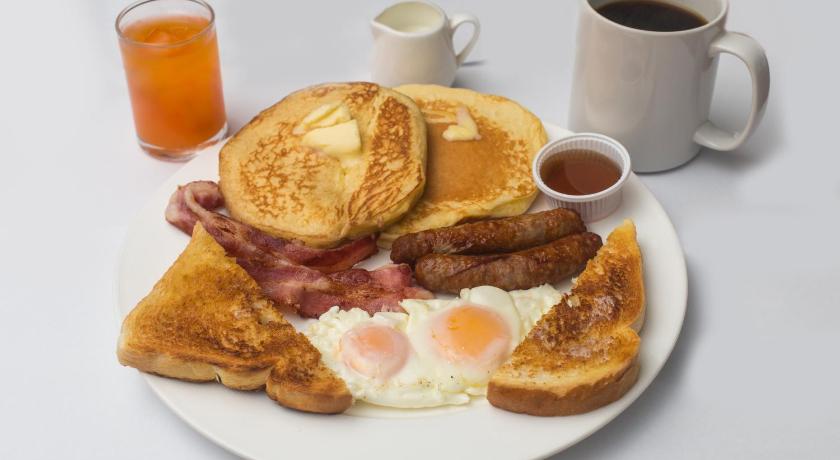 Фото I-Rovers Sports Bar & Guesthouse