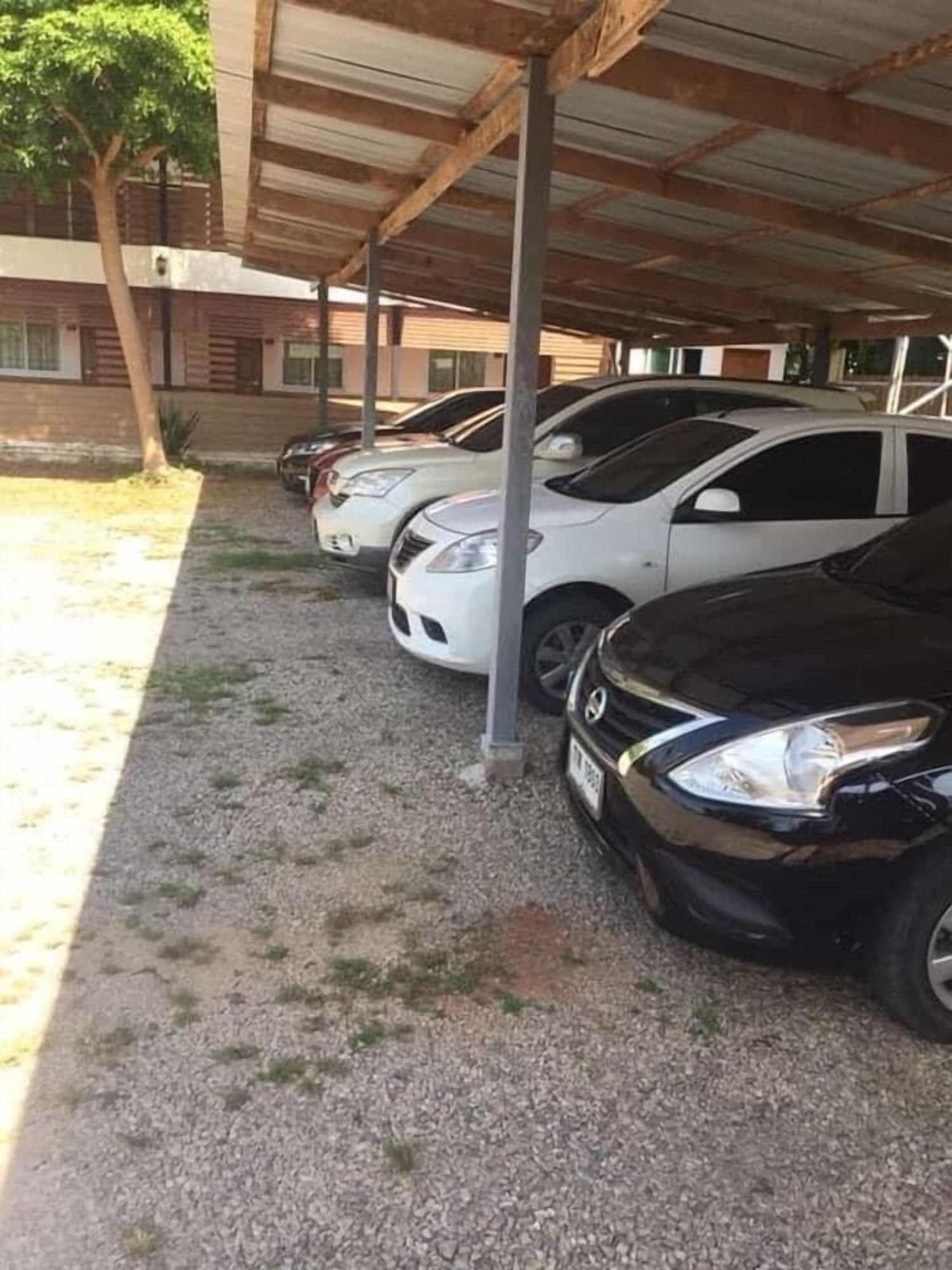 Фото Charlee House