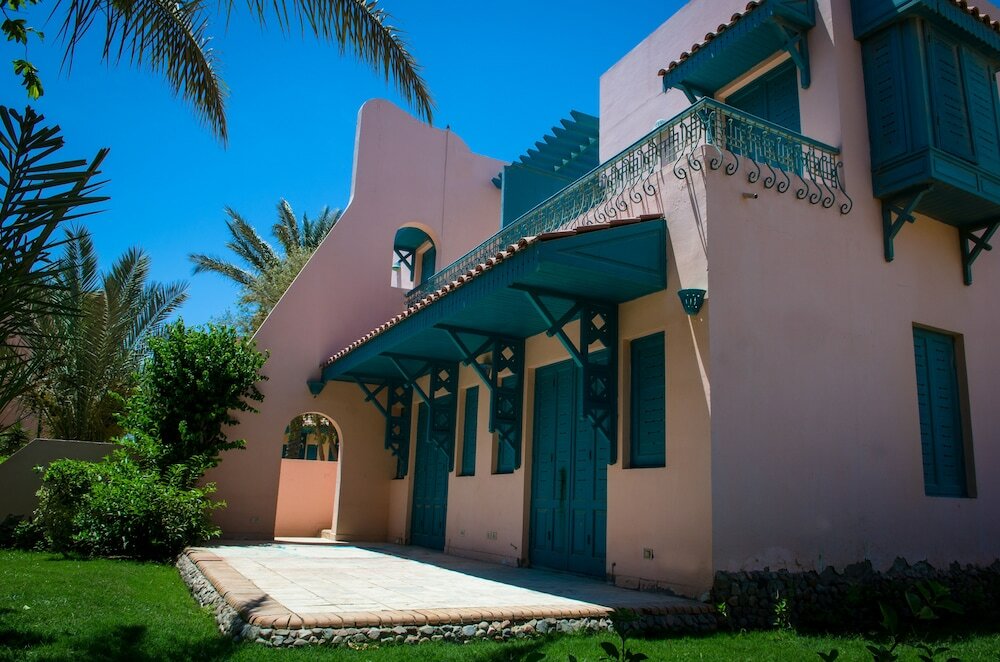 Фото Eagles Downtown Zahabia & Beach Resort