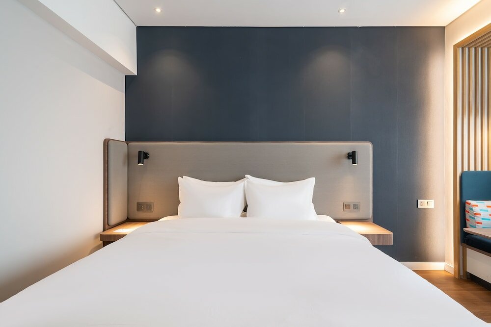 Фото Holiday Inn Express Jinan Jingshi Road