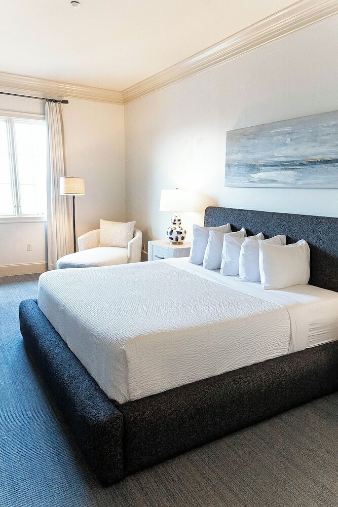 Фото Carriage House Hotel