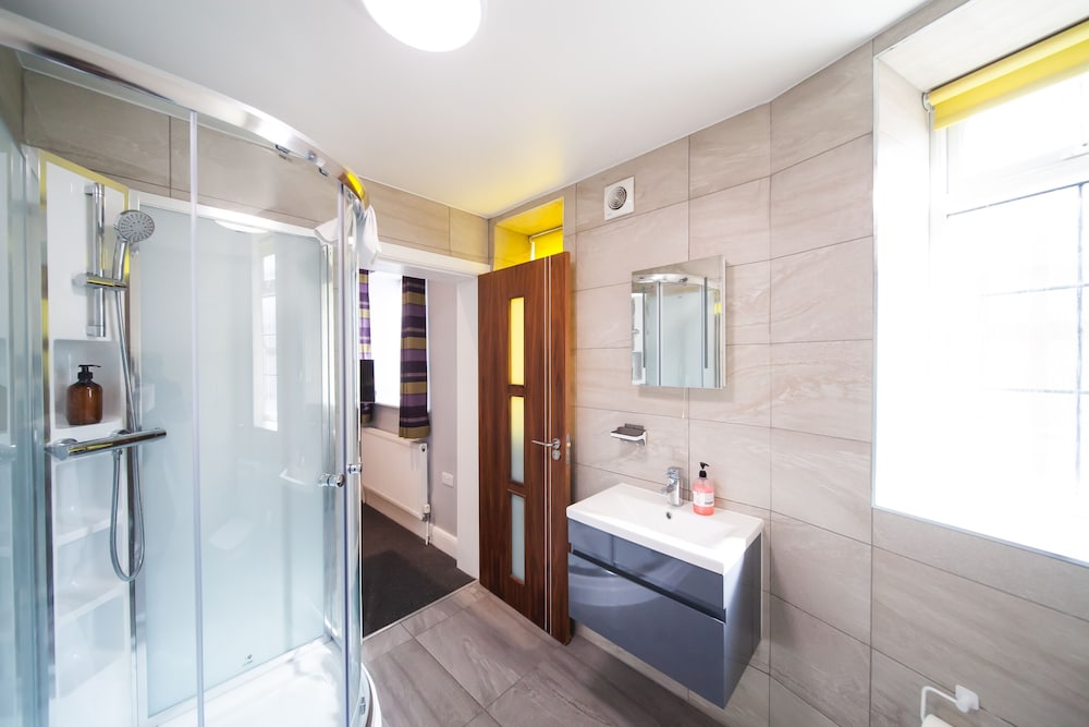 Фото Oyo The Arch, Wembly Stadium