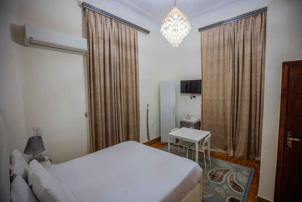 Фото The Square Boutique Hotel