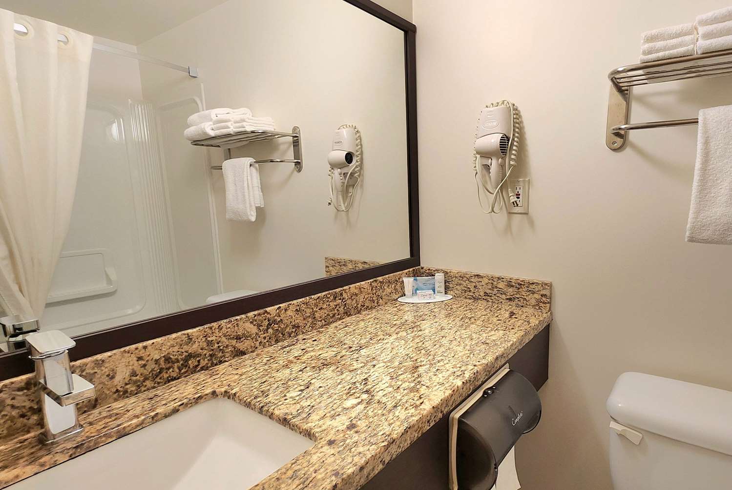 Фото Super 8 by Wyndham Portage La Prairie MB