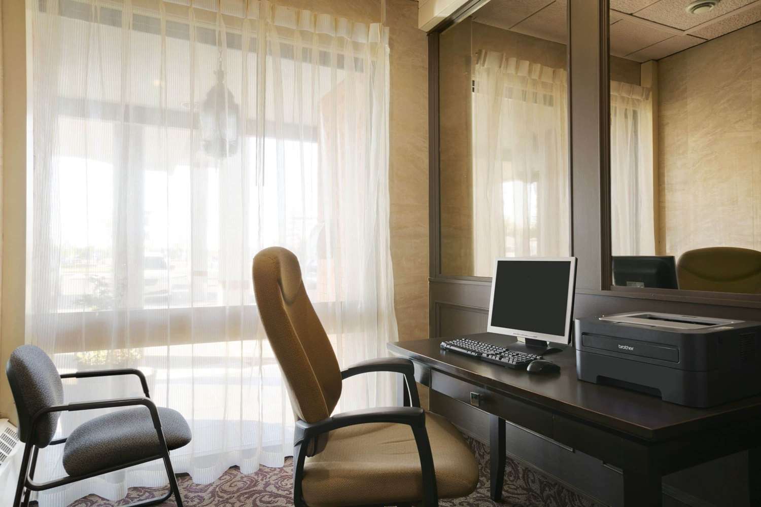 Фото Ramada by Wyndham Lethbridge