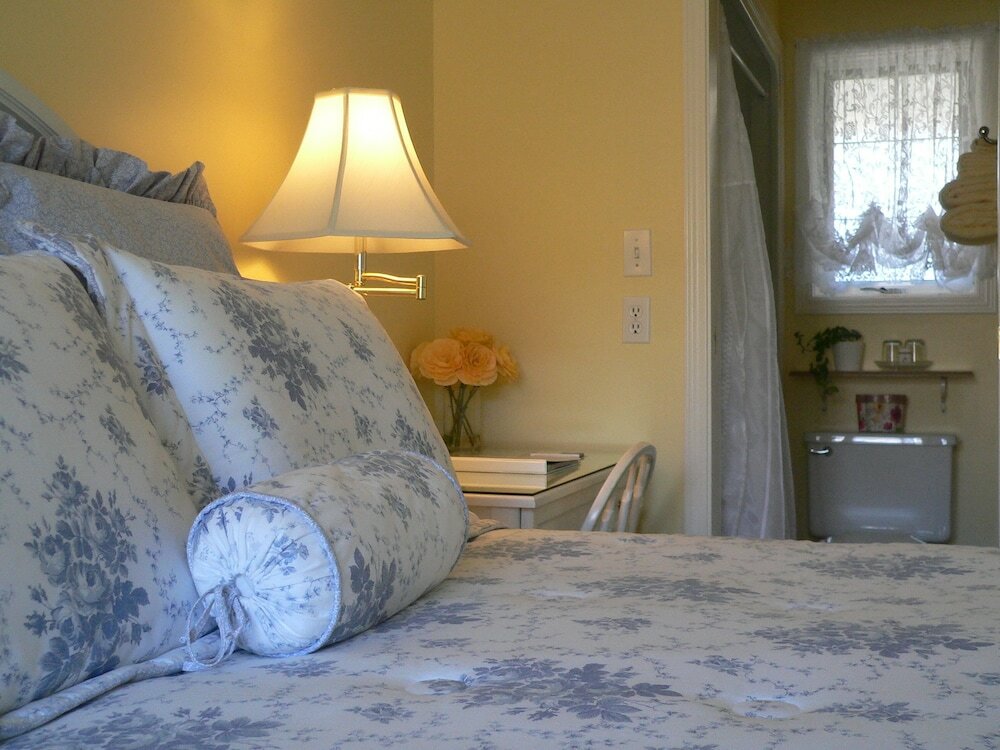 Фото Lakeside Country Inn