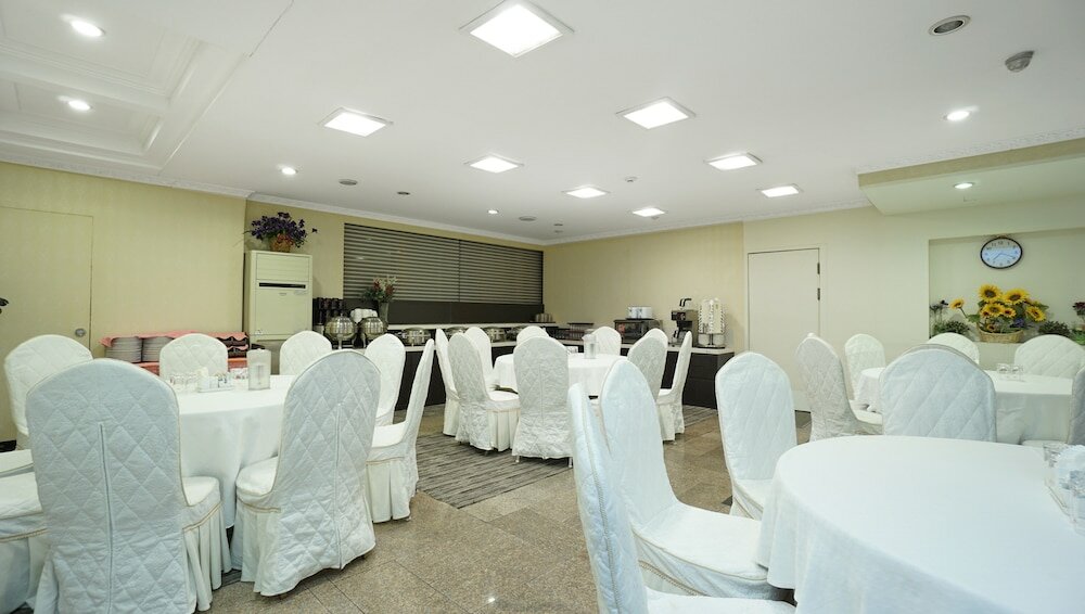 Фото Insadong Crown Hotel