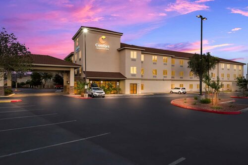 Гостиница Comfort Inn & Suites Las Vegas - Nellis в Норт-Лас-Вегасе