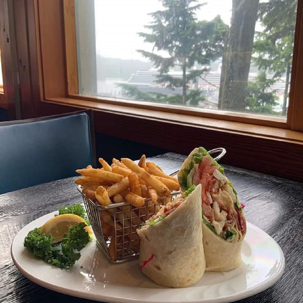 Фото Cape Fox Lodge