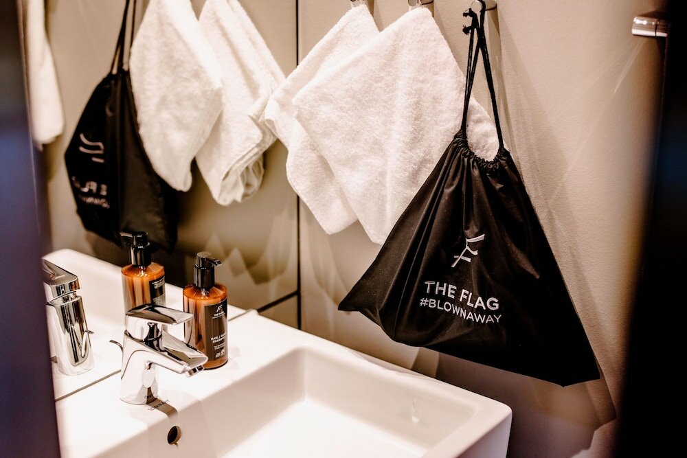 Фото The Flag West M.