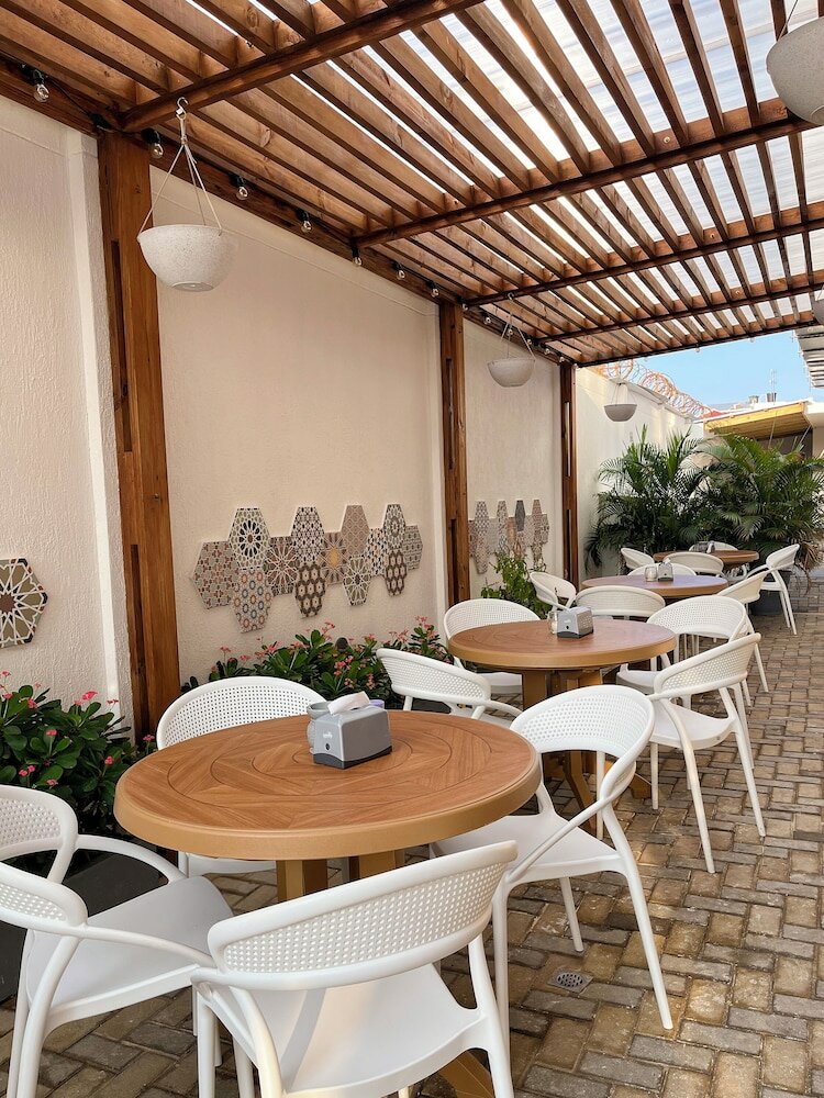 Фото Azure Lofts & Pool Hotel