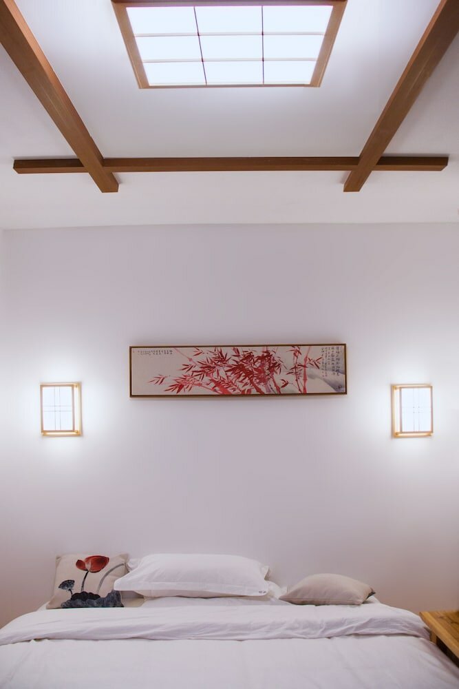 Фото Listening To The Rain Hall Inn