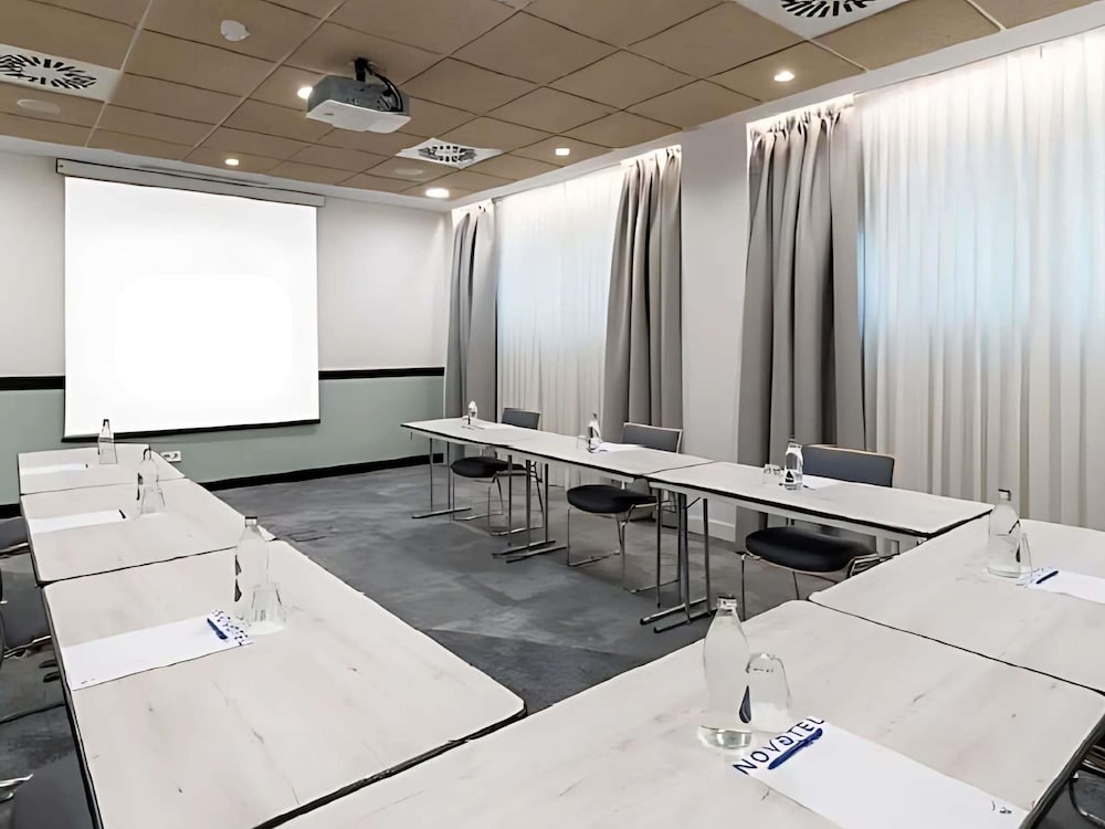 Фото Pullman Madrid Airport & Feria