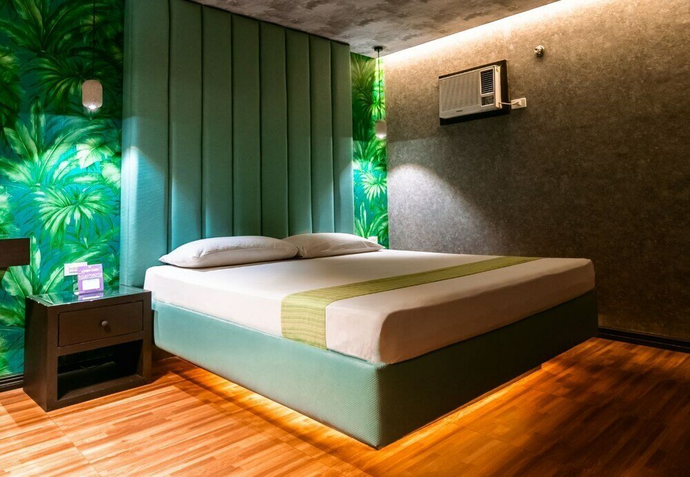 Фото Victoria Court Cuneta