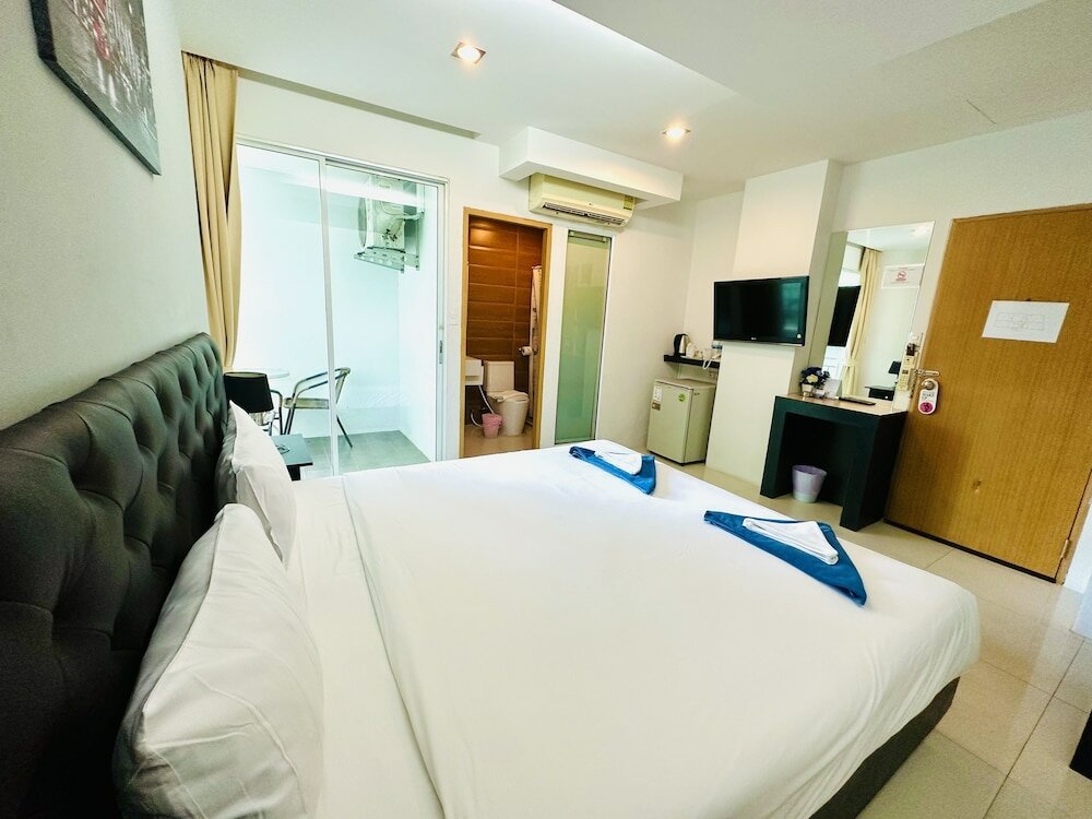 Фото Hallo Patong Hotel & Restaurant