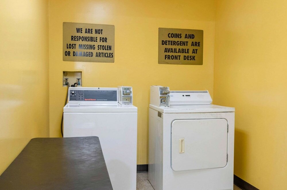 Фото Econo Lodge Inn & Suites