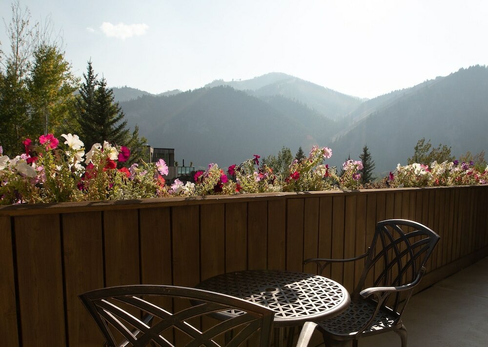 Фото Knob Hill Inn