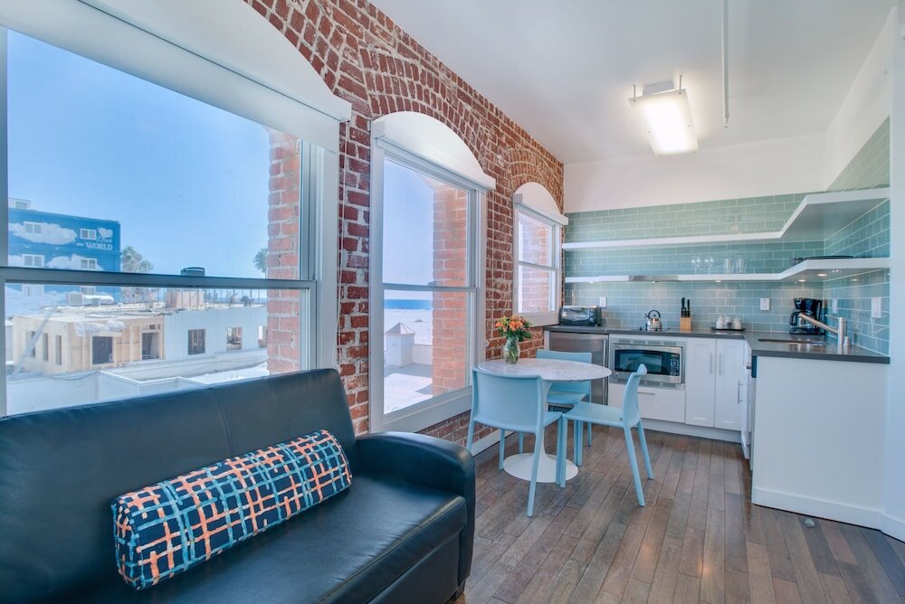 Фото Venice Breeze Suites