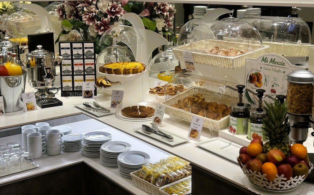 Фото Hotel Flora Milan