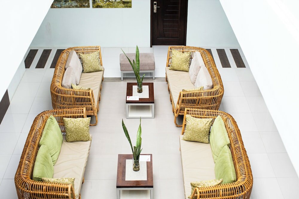 Фото Empire Suites Hotel