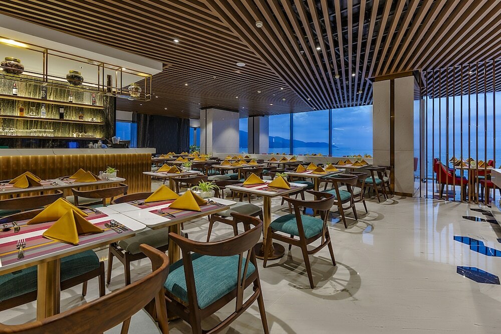 Фото Le Sands Oceanfront Danang Hotel
