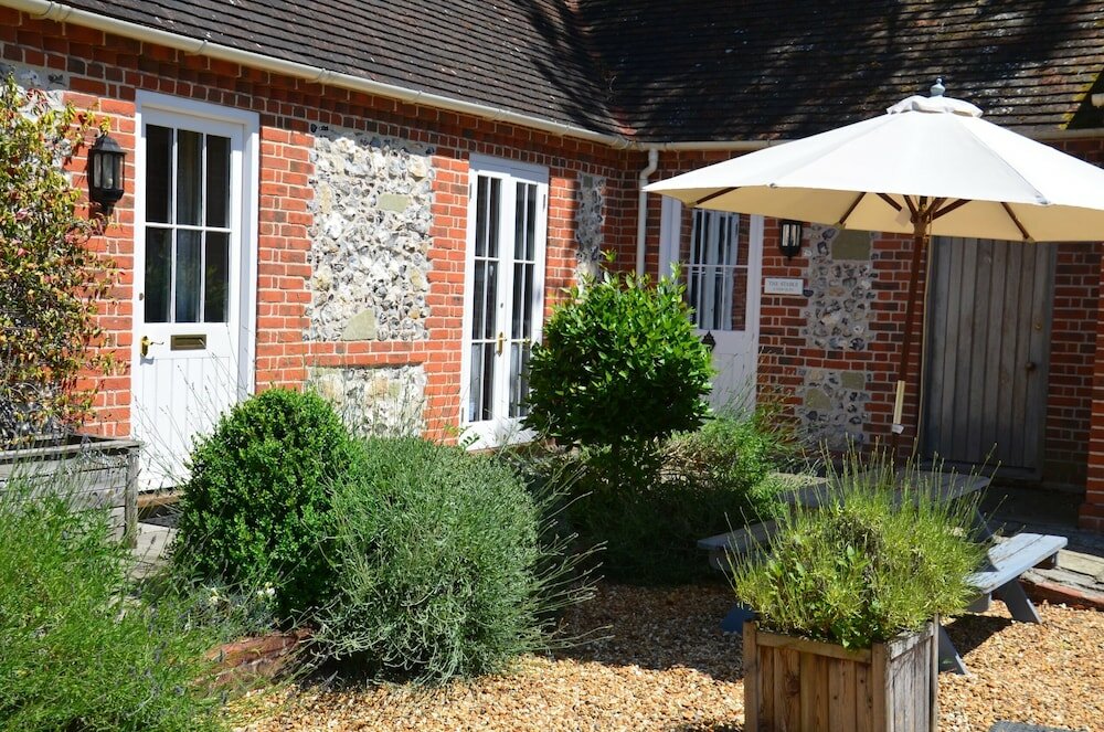 Фото Stonehenge Cottages