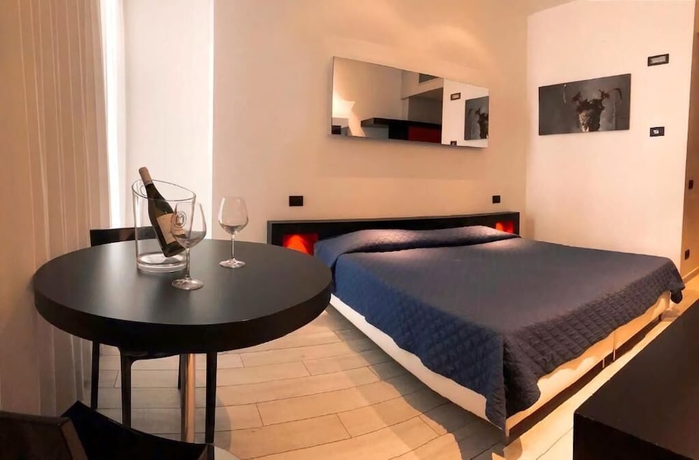 Фото Blue Shades Aparthotel