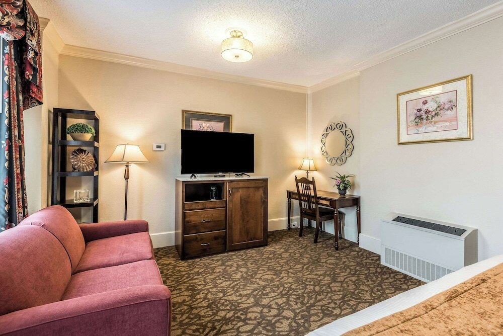 Фото Hotel Bothwell Sedalia Central District, Ascend Hotel Collection