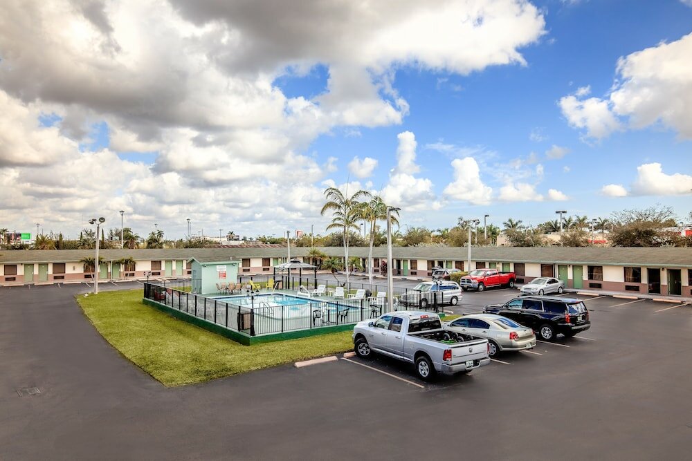 Фото Budget Host Inn