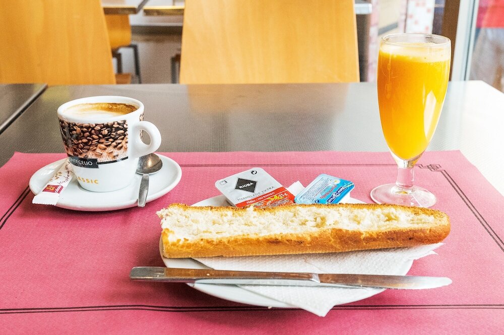 Фото Hostal La Lonja