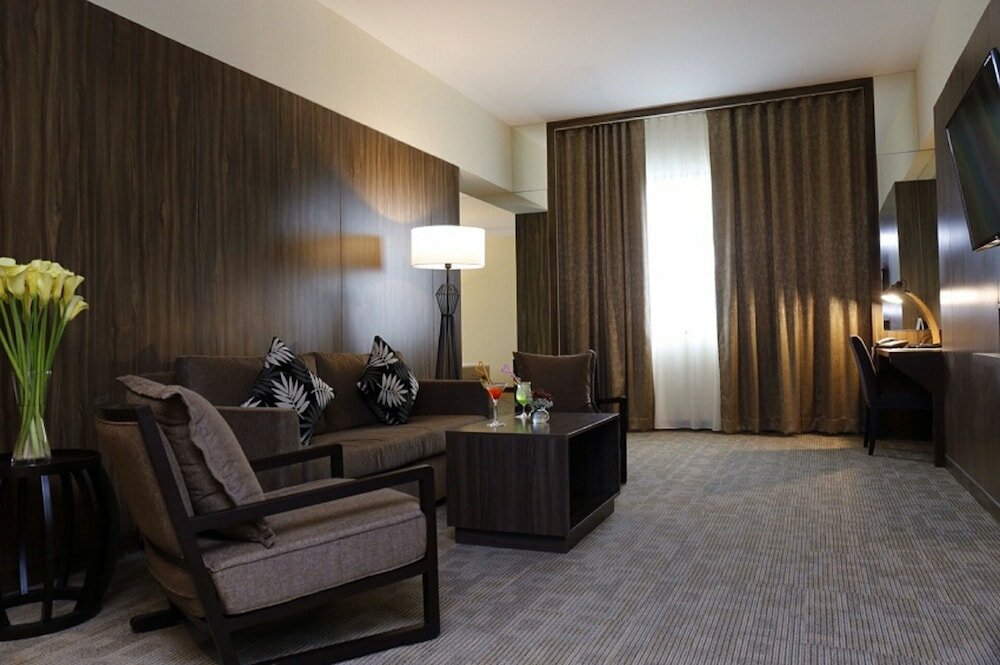 Фото Louis Tavern Hotel