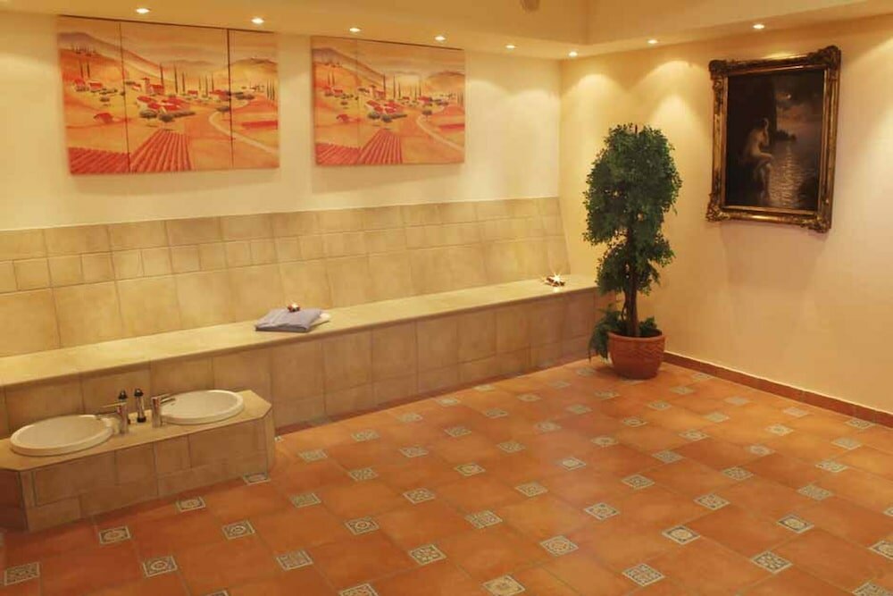 Фото Romantik Hotel Tuchmacher