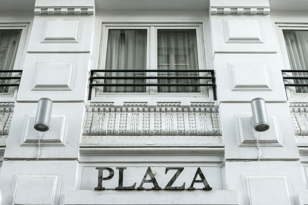 Фото Petit Palace Plaza de la Reina