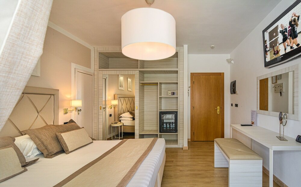 Фото Raffaelli Park Hotel