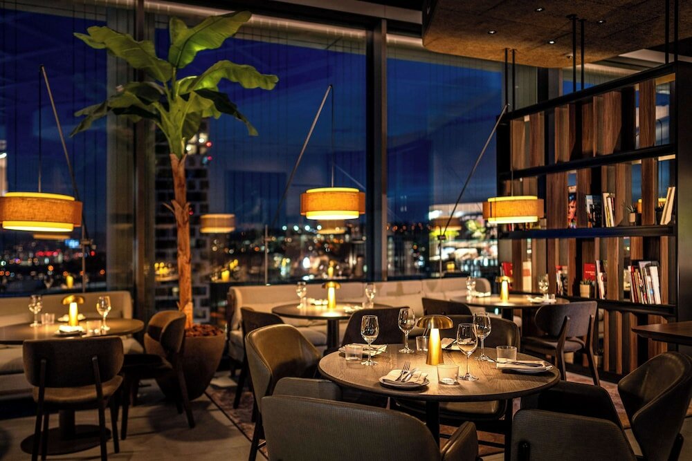 Фото Radisson Blu Hotel At Porsche Design Tower Stuttgart