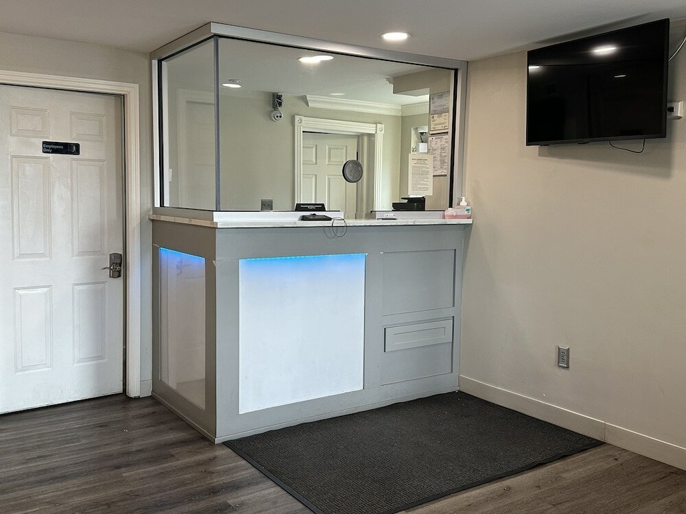 Фото Quarters Inn & Suites