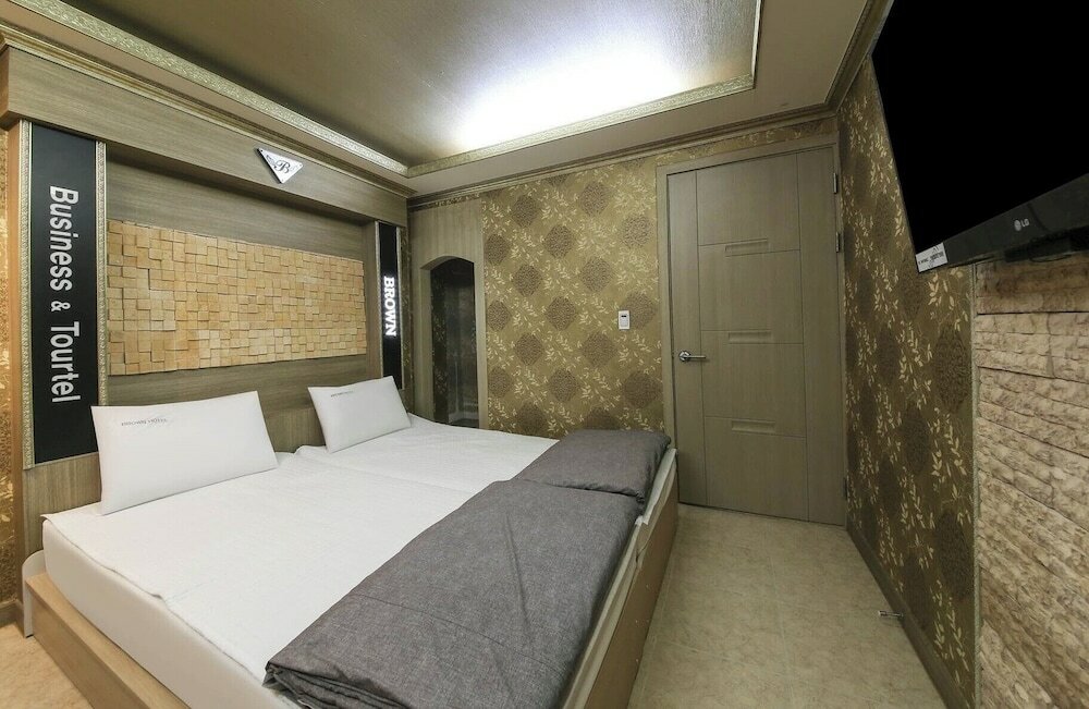 Фото Brown Hotel