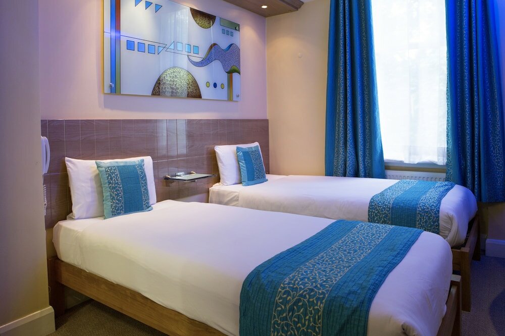 Фото Westpoint Hotel