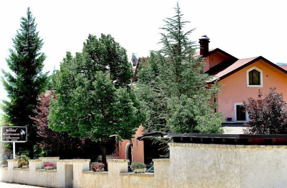 Фото Hotel Bucaneve