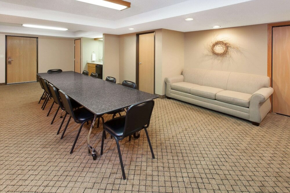 Фото AmericInn by Wyndham Hartford Wi