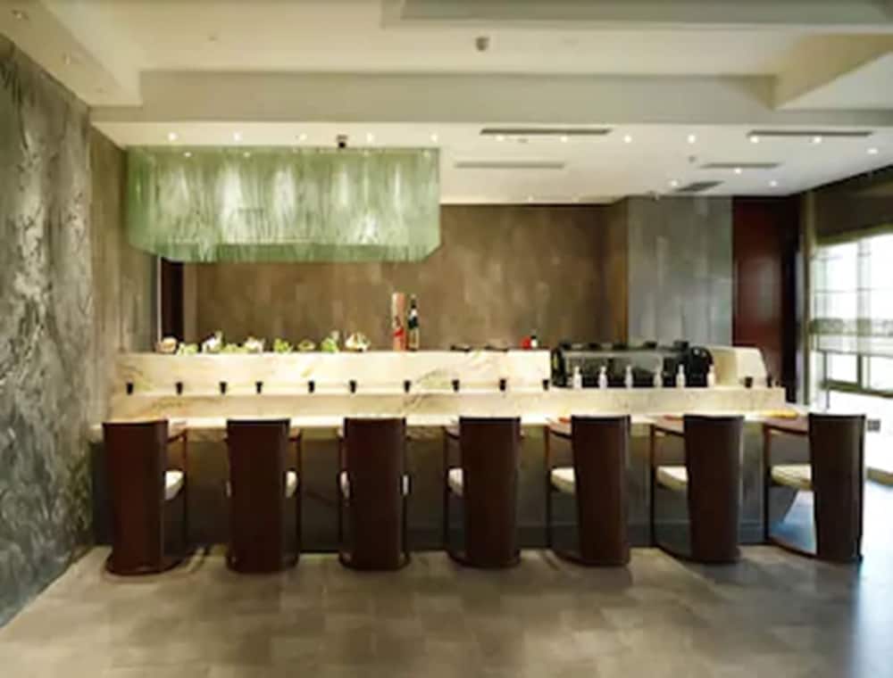 Фото Howard Johnson Sunshine Plaza Ningbo