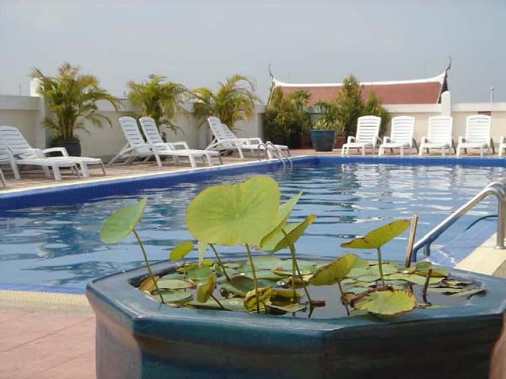 Фото Rambuttri Village Inn & Plaza