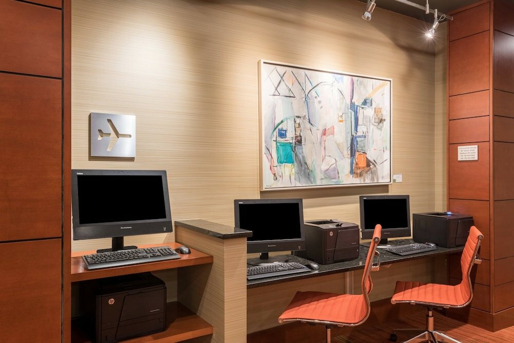 Фото Courtyard by Marriott Boston Waltham