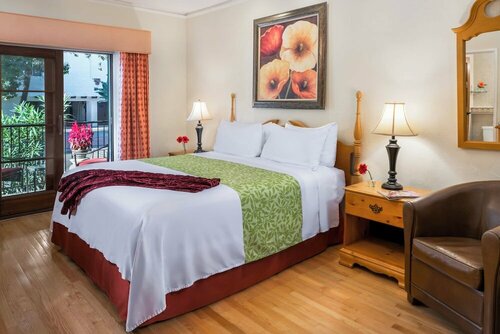 Внешний вид отеля The Eagle Inn в Санта-Барбаре, фото 3